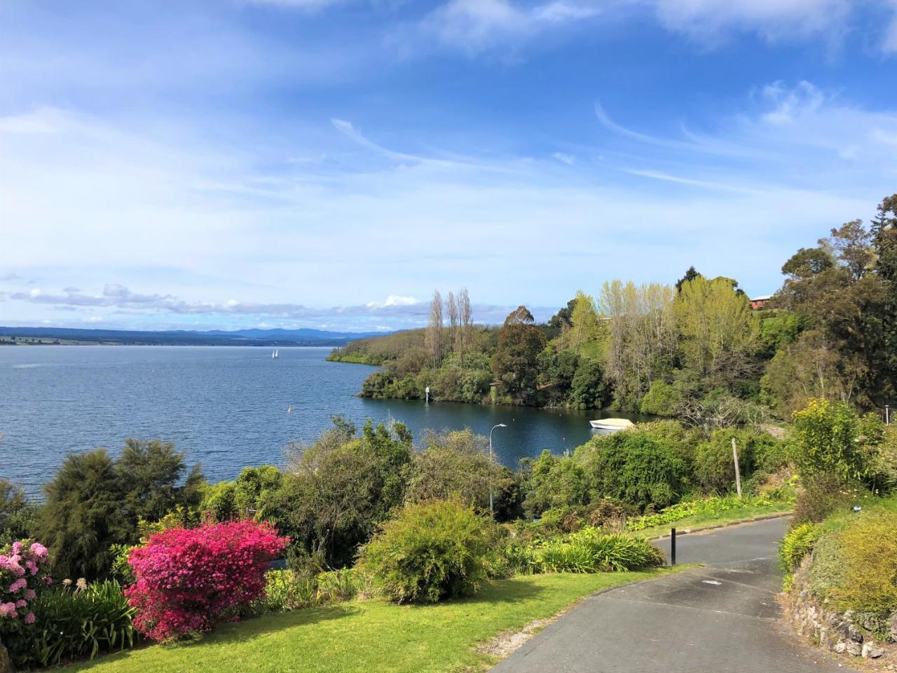 Acacia Haven - Beautiful Lake Views Taupo Exterior photo