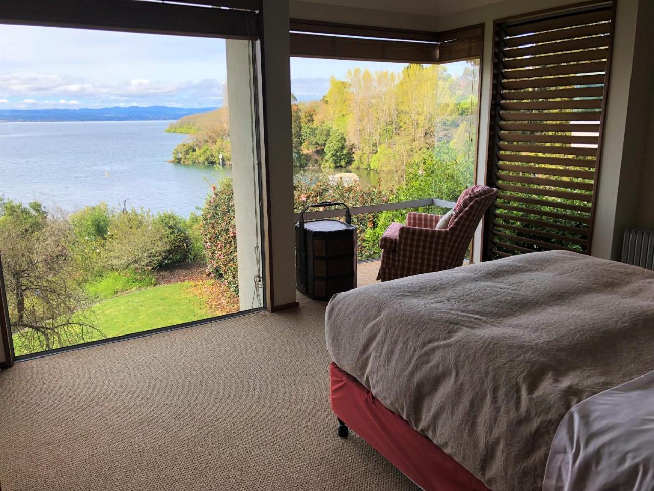 Acacia Haven - Beautiful Lake Views Taupo Exterior photo