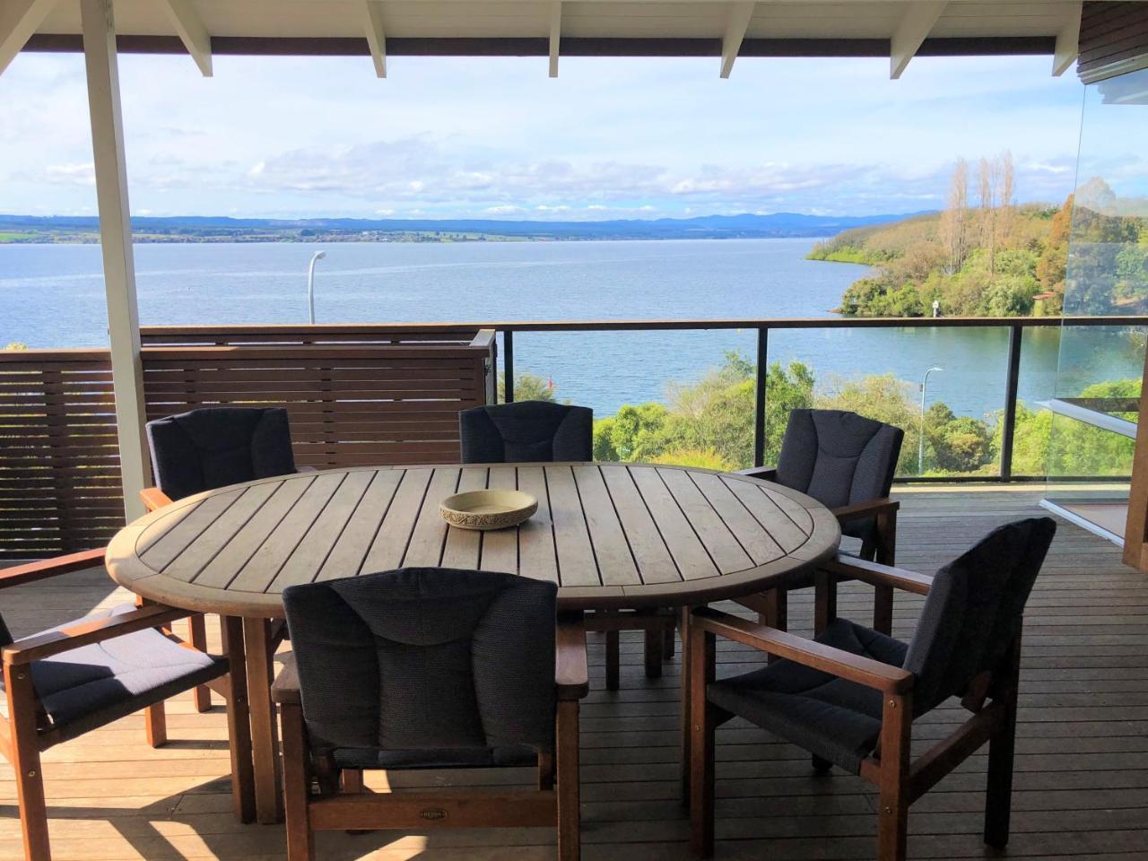 Acacia Haven - Beautiful Lake Views Taupo Exterior photo