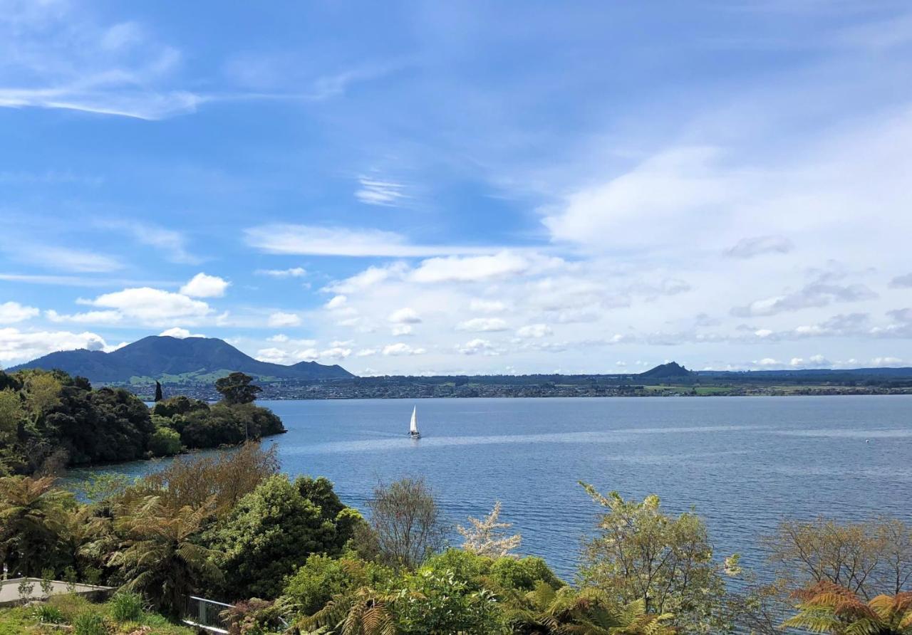 Acacia Haven - Beautiful Lake Views Taupo Exterior photo