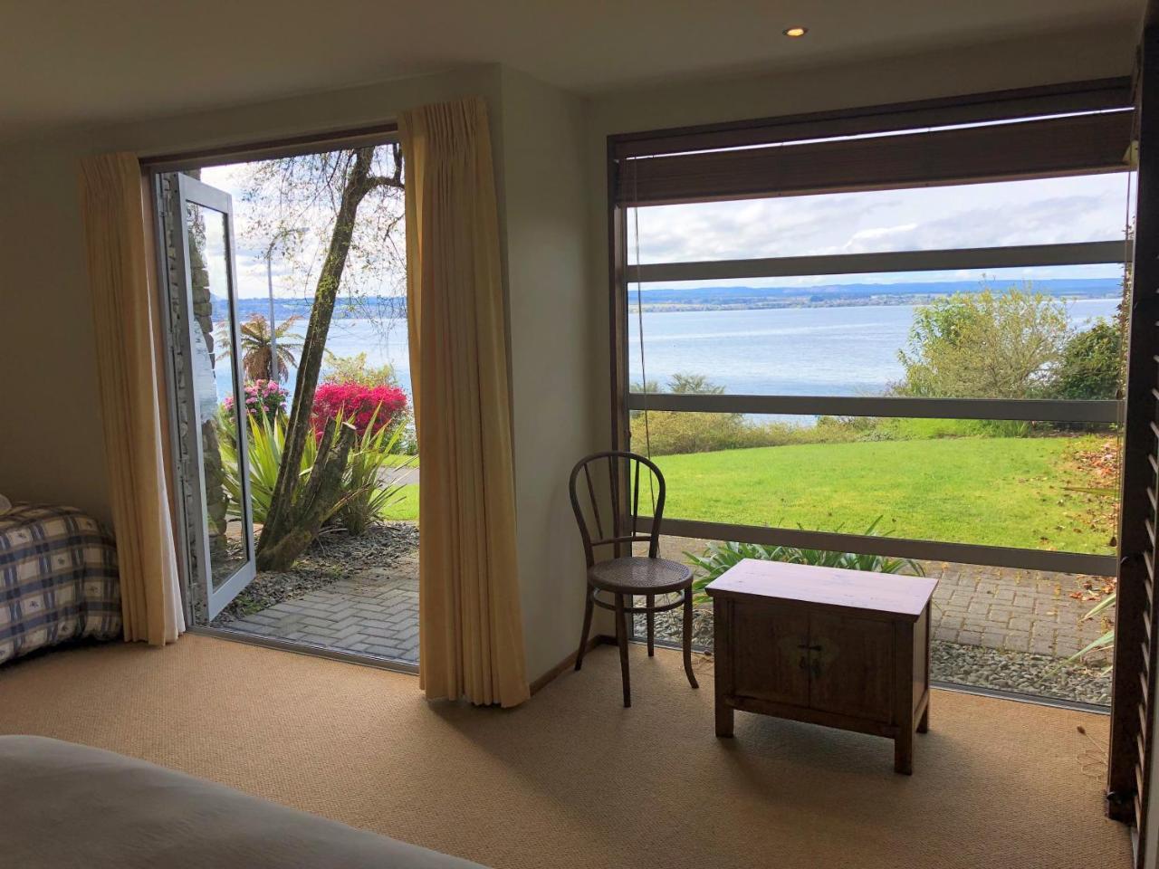 Acacia Haven - Beautiful Lake Views Taupo Exterior photo