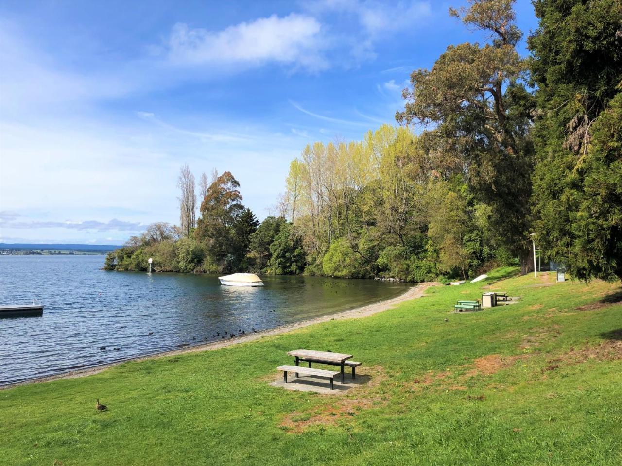 Acacia Haven - Beautiful Lake Views Taupo Exterior photo