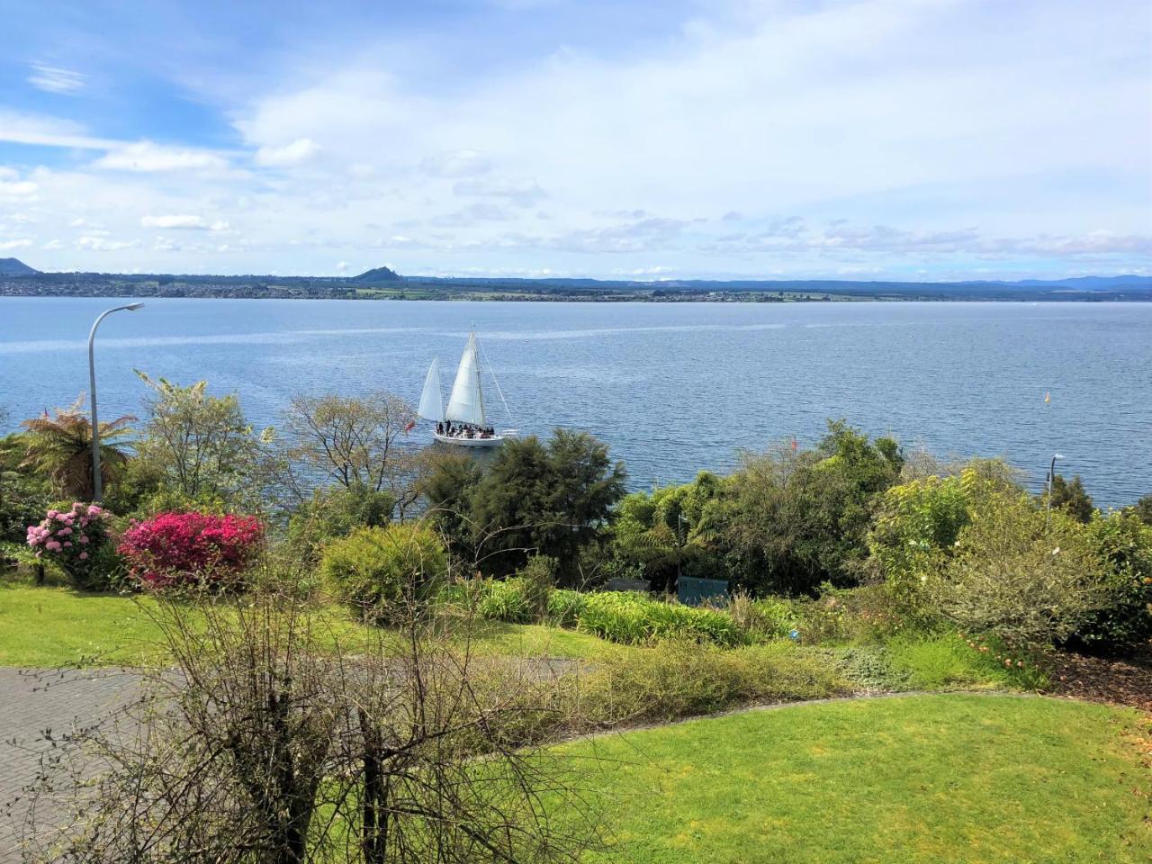 Acacia Haven - Beautiful Lake Views Taupo Exterior photo