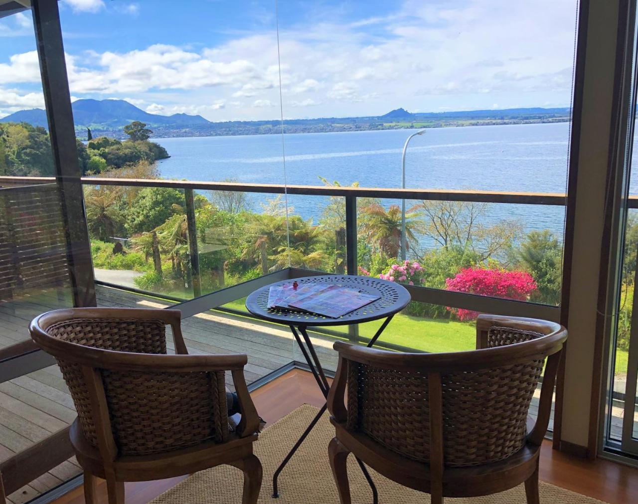 Acacia Haven - Beautiful Lake Views Taupo Exterior photo