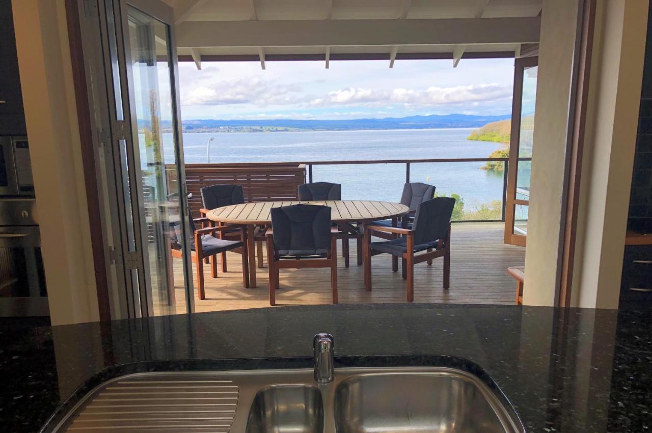 Acacia Haven - Beautiful Lake Views Taupo Exterior photo